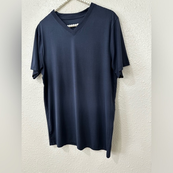 lululemon Fundamental V-Neck T-Shirt Size M - Picture 7 of 11